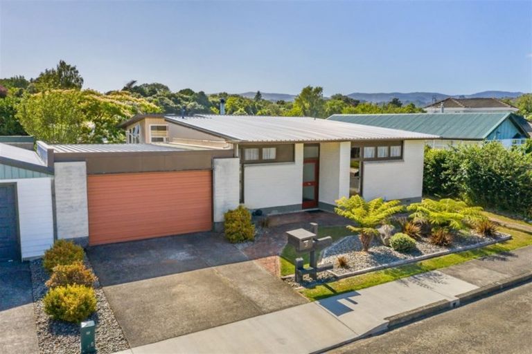 Photo of property in 3 Parera Grove, Heretaunga, Upper Hutt, 5018