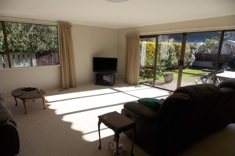 Photo of property in 10 Fernlea Avenue, Karori, Wellington, 6012