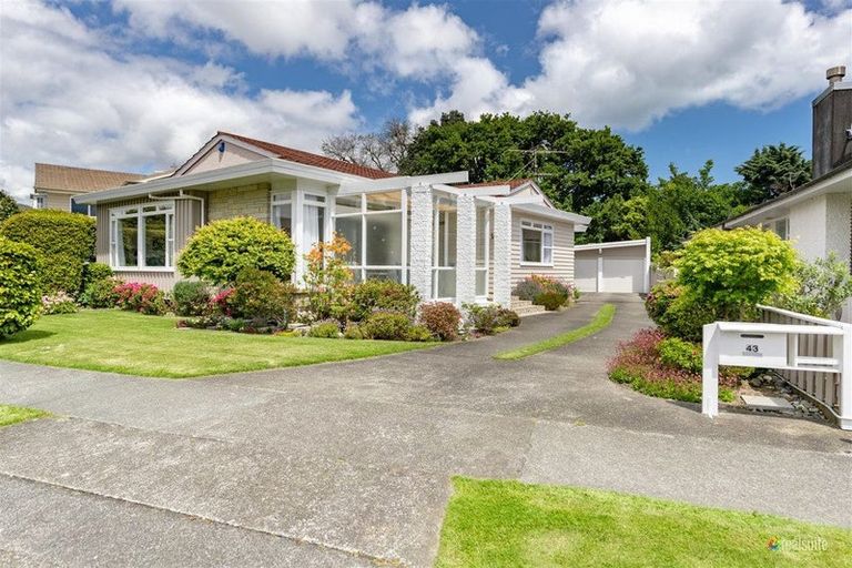 Photo of property in 43 Wai-iti Crescent, Woburn, Lower Hutt, 5010