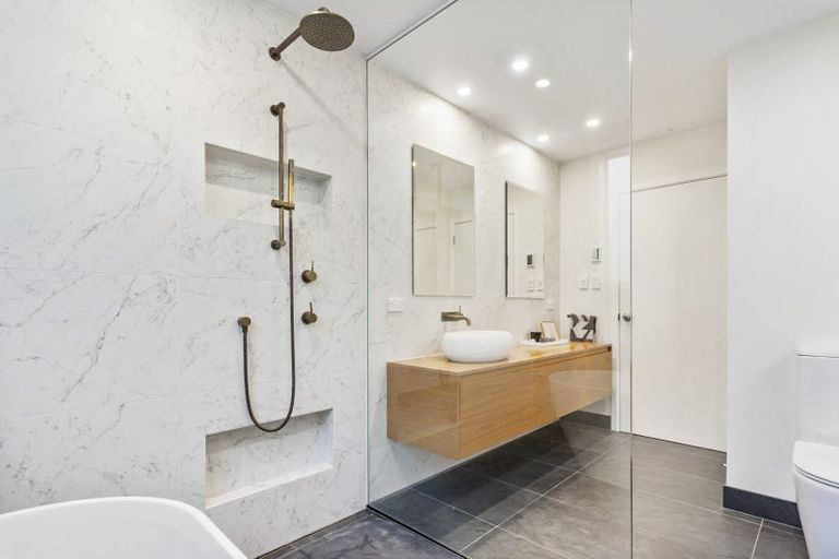 Photo of property in 11 Tui Vale Road, Shelly Park, Auckland, 2014