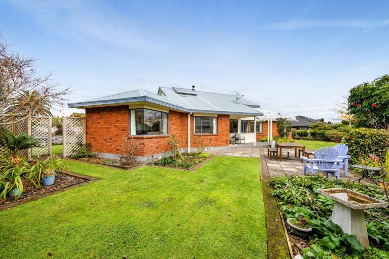 Photo of property in 10 Taylor Place, Merrilands, New Plymouth, 4312