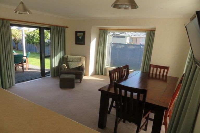 Photo of property in 12 Mana Place, Awapuni, Palmerston North, 4412