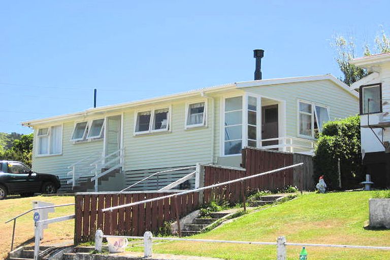 Photo of property in 22 Mawhare Street, Titahi Bay, Porirua, 5022