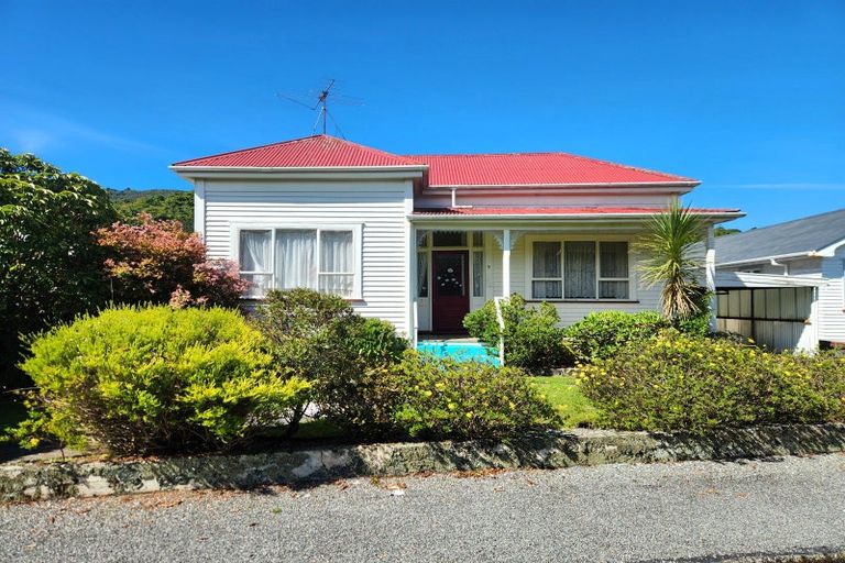 Photo of property in 9 Heaphy Street, Greymouth, 7805