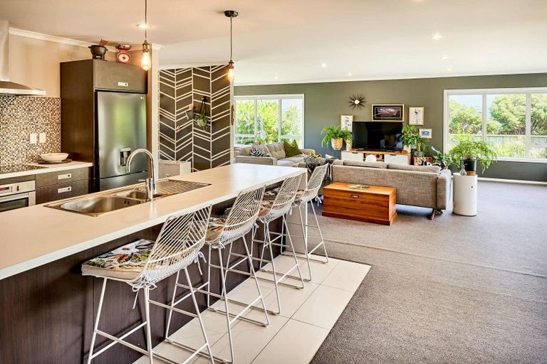 Photo of property in 60 Aotea Drive, Aotea, Porirua, 5024