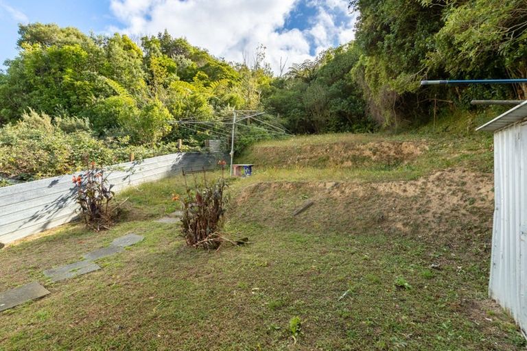 Photo of property in 56 Cardiff Crescent, Cannons Creek, Porirua, 5024