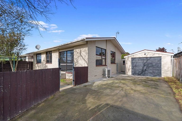 Photo of property in 1b Tamarisk Place, Parklands, Christchurch, 8083