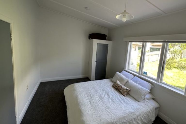 Photo of property in 70 Derwent Street, Island Bay, Wellington, 6023