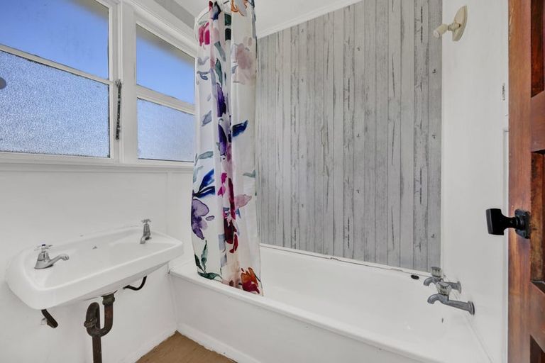 Photo of property in 31 Wilson Street, Waverley, 4510