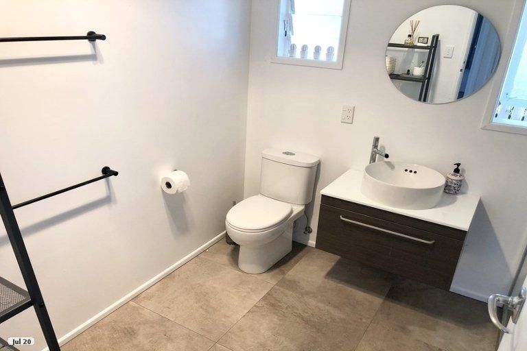 Photo of property in 1/15 Paramu Avenue, Birkdale, Auckland, 0626