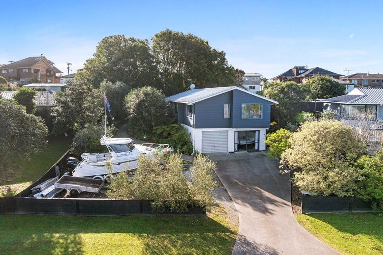Photo of property in 11 Donald Street, Stanmore Bay, Whangaparaoa, 0932