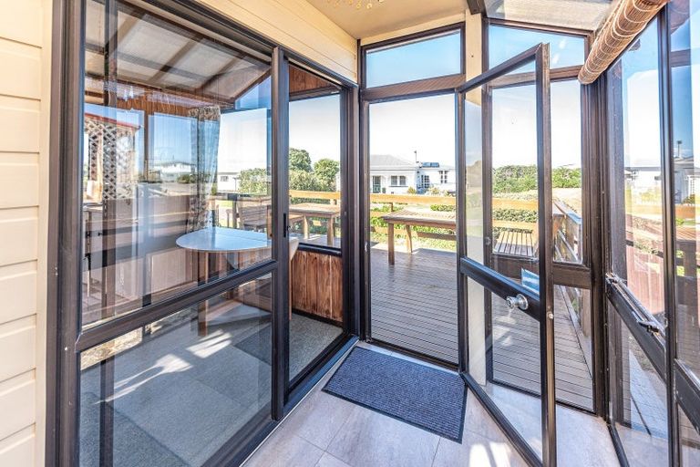 Photo of property in 22 Okiwa Terrace, Waiinu Beach, Wanganui, 4588