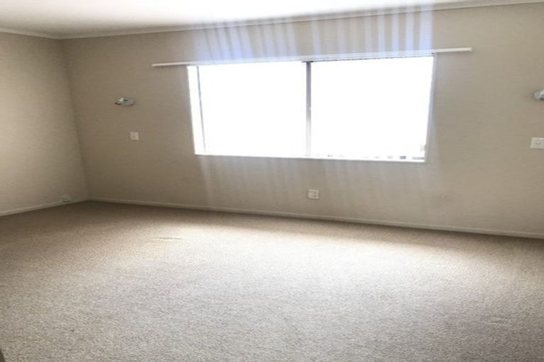 Photo of property in 1/1 Bass Street, West Harbour, Auckland, 0618