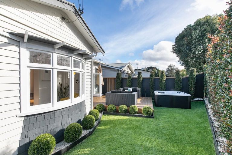 Photo of property in 61 Mount Smart Road, Onehunga, Auckland, 1061