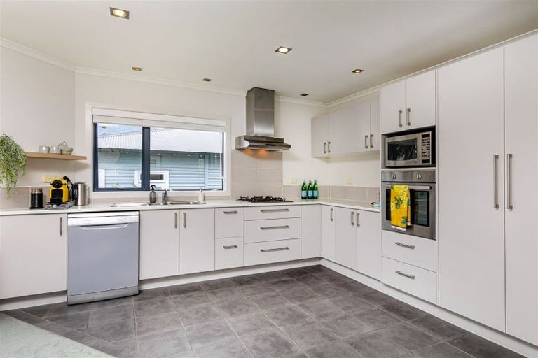 Photo of property in 2/199 Onewa Road, Birkenhead, Auckland, 0626