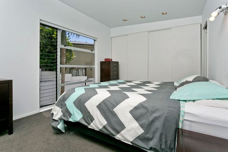 Photo of property in 16c Charmaine Road, Torbay, Auckland, 0630