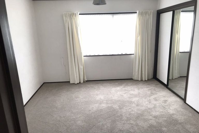 Photo of property in 2/5 Kegworth Place, Browns Bay, Auckland, 0630