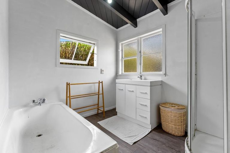 Photo of property in 16 Sea View Road, Leigh, 0985