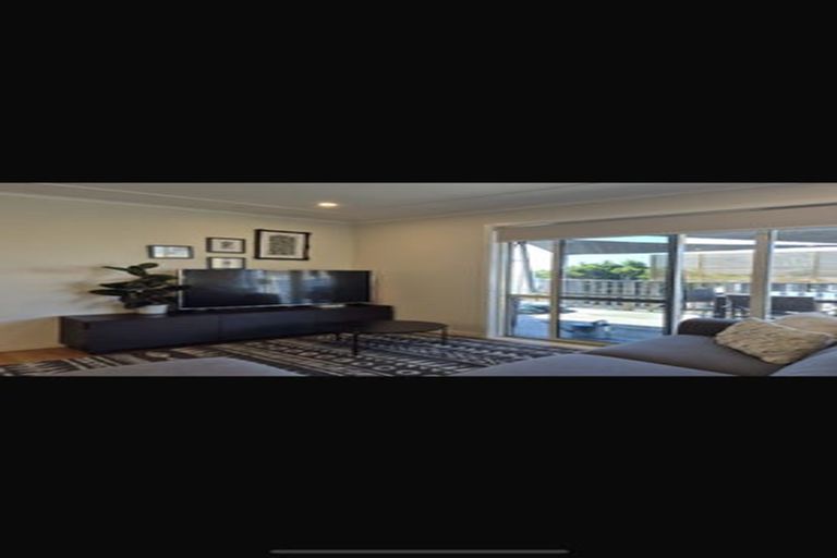 Photo of property in 832 Whangaparaoa Road, Manly, Whangaparaoa, 0930