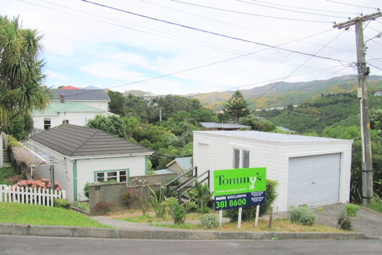 Photo of property in 11 Gowrie Street, Brooklyn, Wellington, 6021