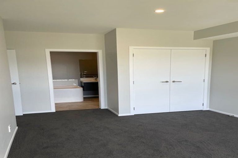 Photo of property in 16 Kopua Place, Whitby, Porirua, 5024