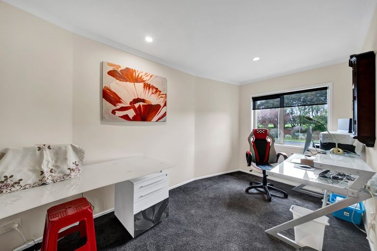 Photo of property in 24 Park Lane, Waitara, 4320