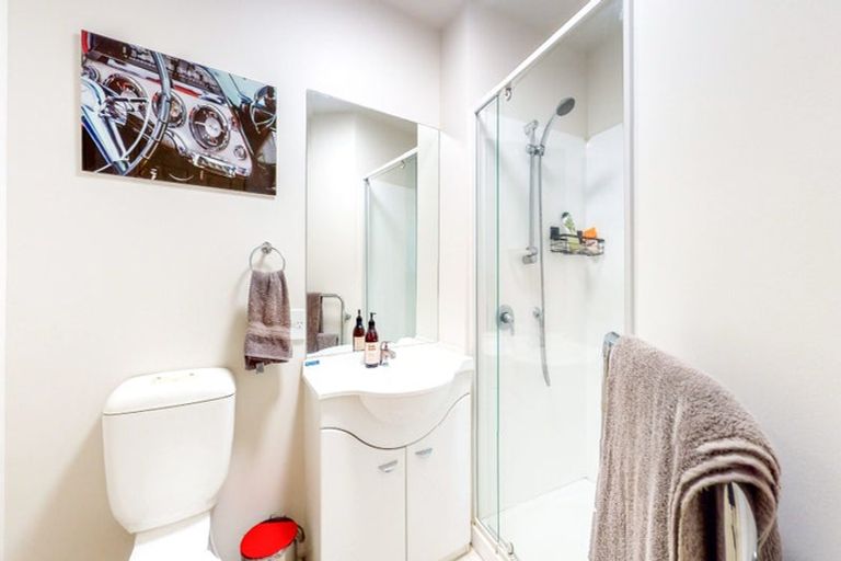 Photo of property in Atrium Towers, 6p/154 The Terrace, Wellington Central, Wellington, 6011