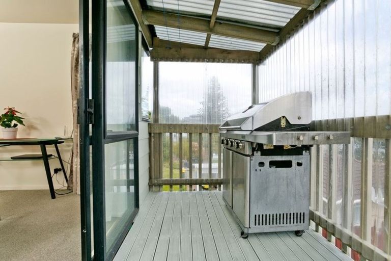 Photo of property in 2/19 Sapphire Place, Bayview, Auckland, 0629