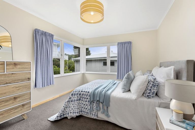 Photo of property in 9 Lane Crescent, Tawa, Wellington, 5028
