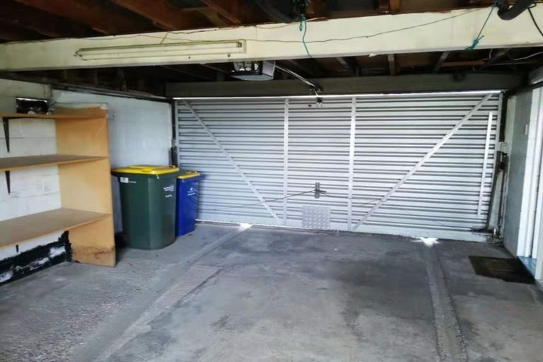 Photo of property in 231 Te Atatu Road, Te Atatu South, Auckland, 0610