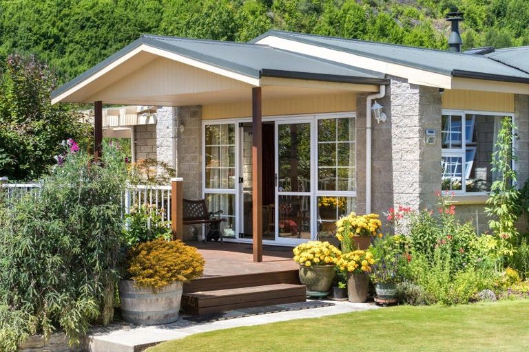 Photo of property in 35 Devon Street, Arrowtown, 9302