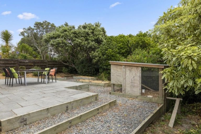 Photo of property in 22 Whitechapel Grove, Stokes Valley, Lower Hutt, 5019