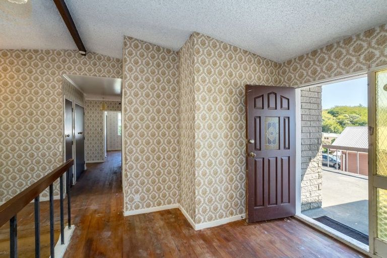 Photo of property in 13 Rembrandt Avenue, Tawa, Wellington, 5028