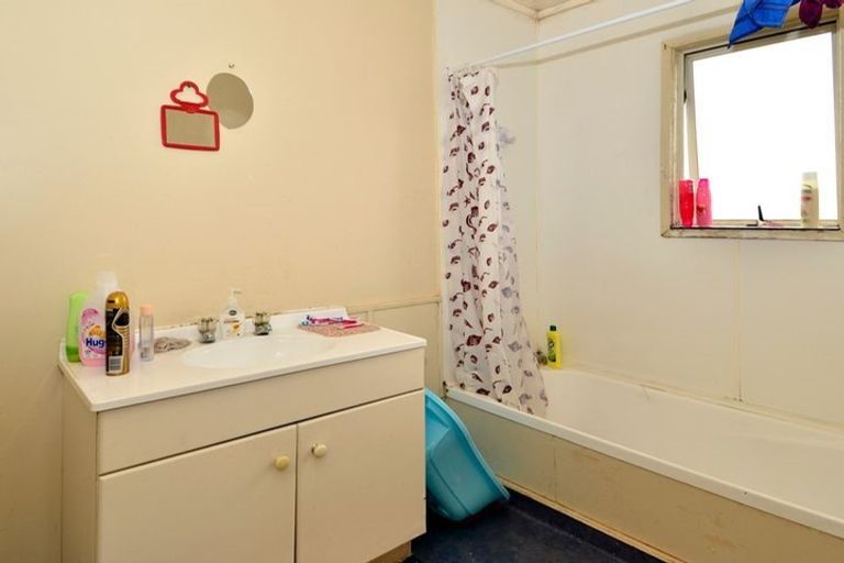 Photo of property in 2/136 Shifnal Drive, Randwick Park, Auckland, 2105