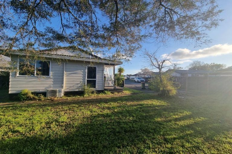 Photo of property in 2/14 Trimdon Street, Randwick Park, Auckland, 2105