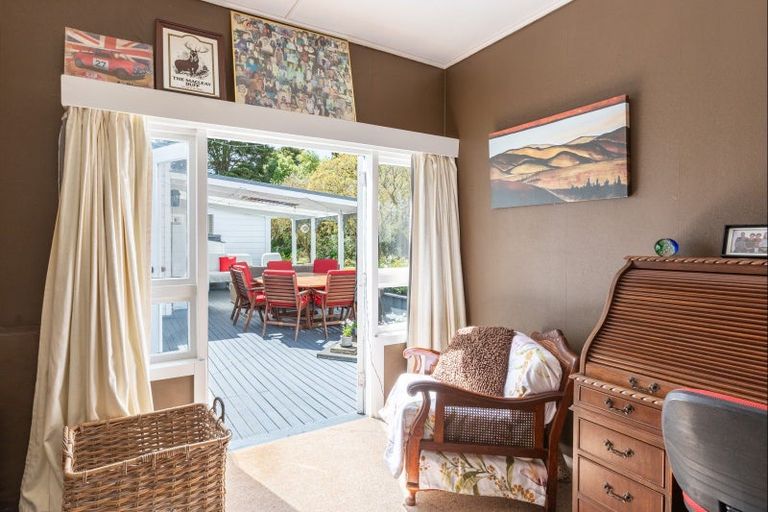 Photo of property in 6 Totara Road, Kumeroa, Woodville, 4997