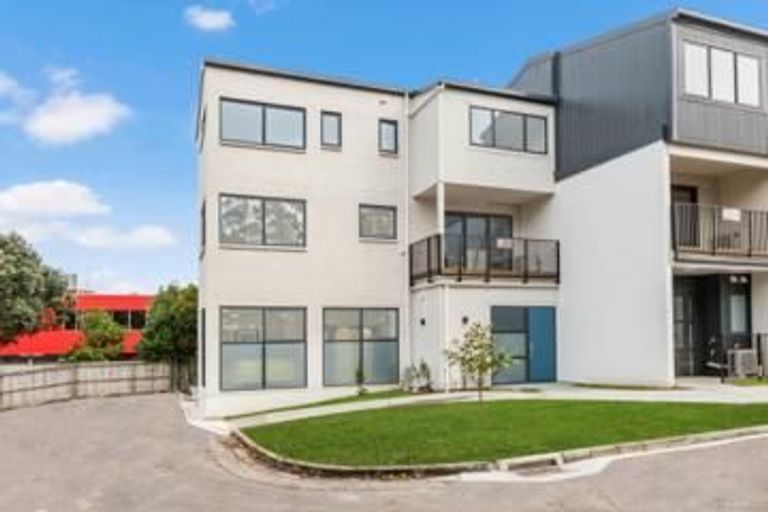 Photo of property in 9/1 Kaponga Crescent, New Lynn, Auckland, 0600