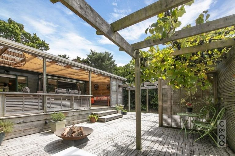 Photo of property in 5 Muriwai Road, Waimauku, 0812