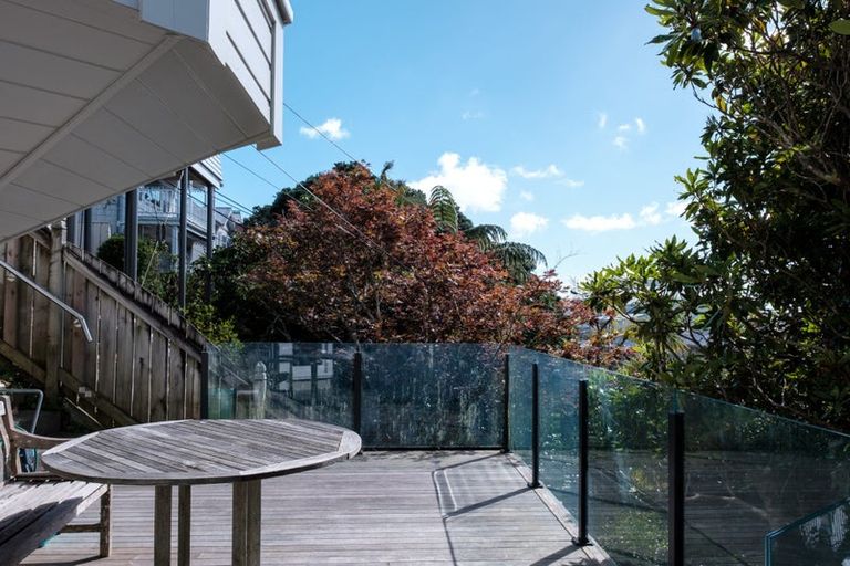 Photo of property in 32 Talavera Terrace, Kelburn, Wellington, 6012