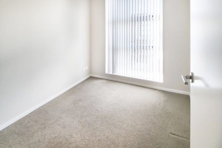 Photo of property in 18 Oioi Road, Hobsonville, Auckland, 0616