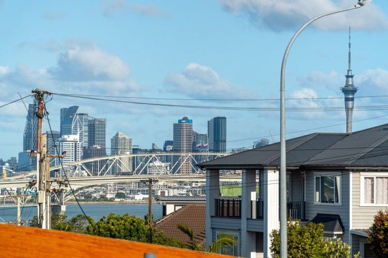 Photo of property in 73 Hinemoa Street, Birkenhead, Auckland, 0626