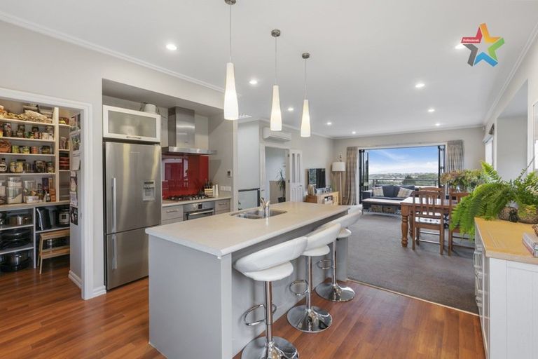 Photo of property in 47 Arahiwi Grove, Tirohanga, Lower Hutt, 5010