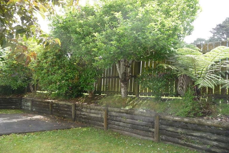 Photo of property in 2/16 Ronald Macken Place, Windsor Park, Auckland, 0632