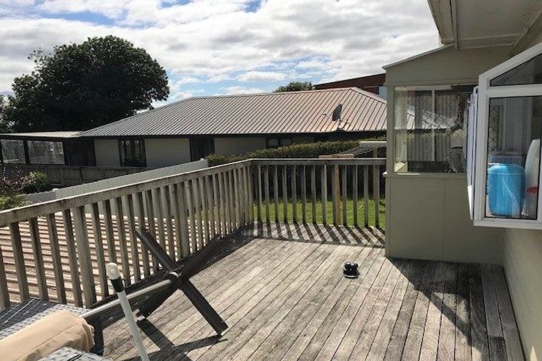Photo of property in 68 Hobsonville Road, West Harbour, Auckland, 0618