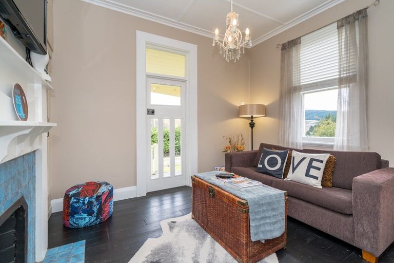 Photo of property in 10 Hill Street, Lawrence, 9532