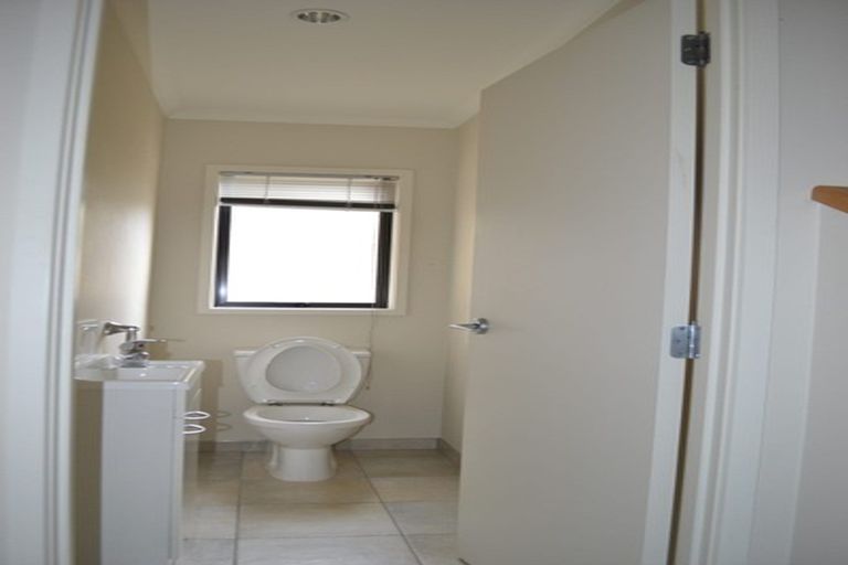 Photo of property in 27 Canyon Drive, Oteha, Auckland, 0632