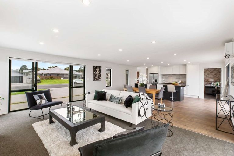 Photo of property in 2 Glennron Lane, Waiuku, 2123