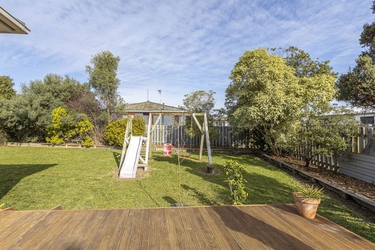 Photo of property in 16 Perrin Place, Kelvin Grove, Palmerston North, 4414