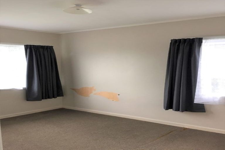 Photo of property in 68 Hobsonville Road, West Harbour, Auckland, 0618