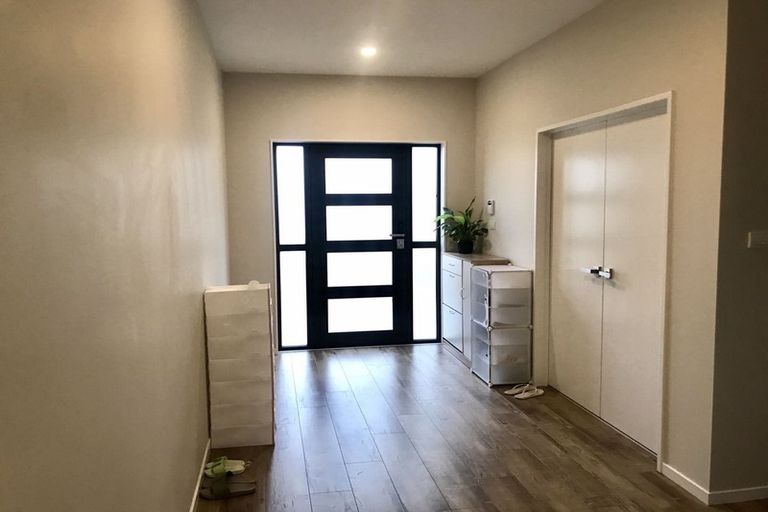 Photo of property in 18 Para Close, Fairview Heights, Auckland, 0632